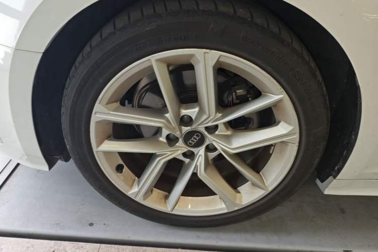 Used Audi A5 2024 Sportback 40 TFSI Fashionable and Dynamic Model Left Front Wheel Hub