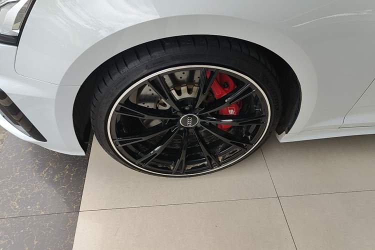 Used Audi A5 2024 Cabriolet 40 TFSI Fashionable and Dynamic Model Left Front Wheel Hub