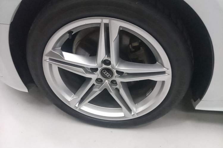 Used Audi A5 2024 Cabriolet 40 TFSI Fashionable and Dynamic Model Left Front Wheel Hub