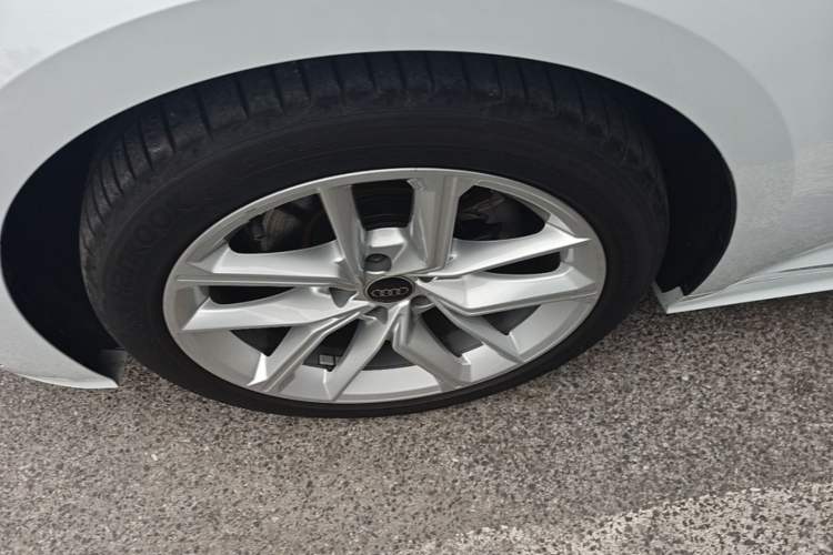 Used Audi A5 2024 Sportback 40 TFSI Fashionable and Dynamic Model Left Front Wheel Hub