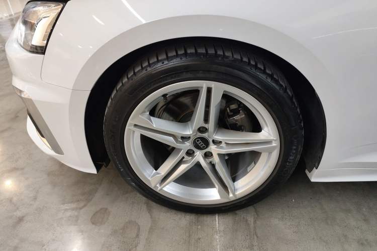 Used Audi A5 2024 Cabriolet 40 TFSI Fashionable and Dynamic Model Left Front Wheel Hub