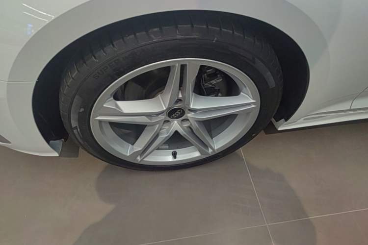 Used Audi A5 2024 Sportback 40 TFSI Fashionable and Dynamic Model Left Front Wheel Hub