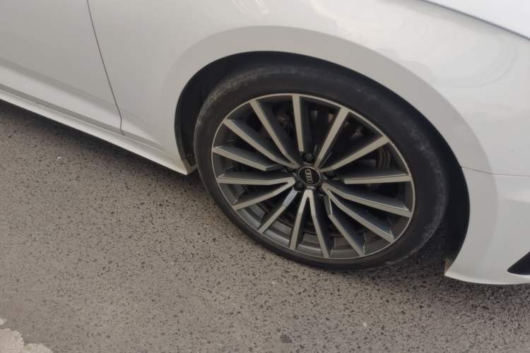 Used Audi A5 2024 Sportback 40 TFSI quattro Luxury Dynamic Model Right Front Wheel Hub