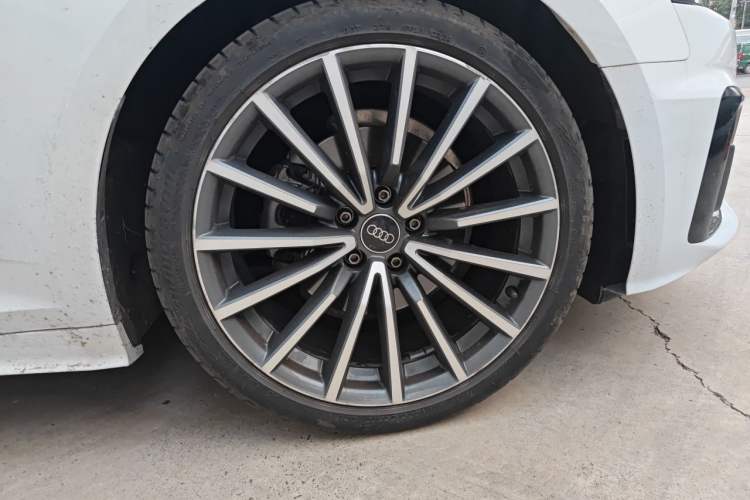 Used Audi A5 2024 Sportback 40 TFSI quattro Luxury Dynamic Model Right Front Wheel Hub