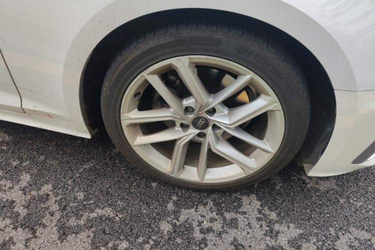 Used Audi A5 2024 Sportback 40 TFSI Fashionable and Dynamic Model Right Front Wheel Hub