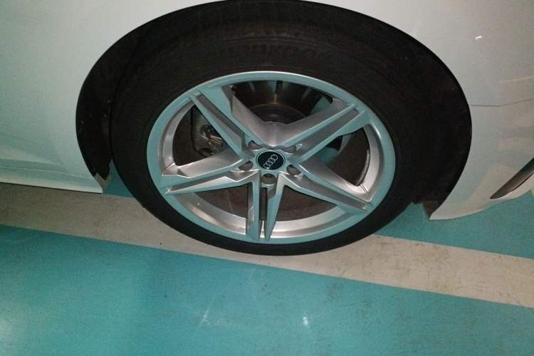 Used Audi A5 2024 Sportback 40 TFSI Fashionable and Dynamic Model Right Front Wheel Hub