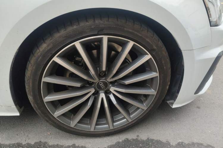 Used Audi A5 2024 Sportback 40 TFSI quattro Luxury Dynamic Model Right Front Wheel Hub