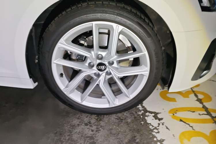 Used Audi A5 2024 Coupe 40 TFSI Fashion Dynamic Model Right Front Wheel Hub
