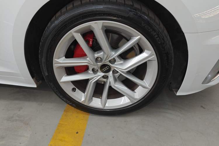 Used Audi A5 2024 Cabriolet 40 TFSI Fashionable and Dynamic Model Right Front Wheel Hub