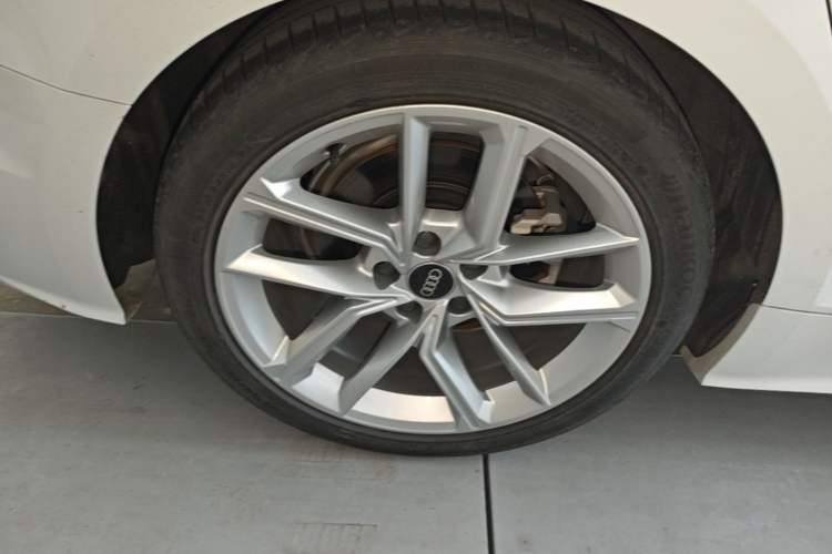 Used Audi A5 2024 Sportback 40 TFSI Fashionable and Dynamic Model Right Rear Wheel Hub