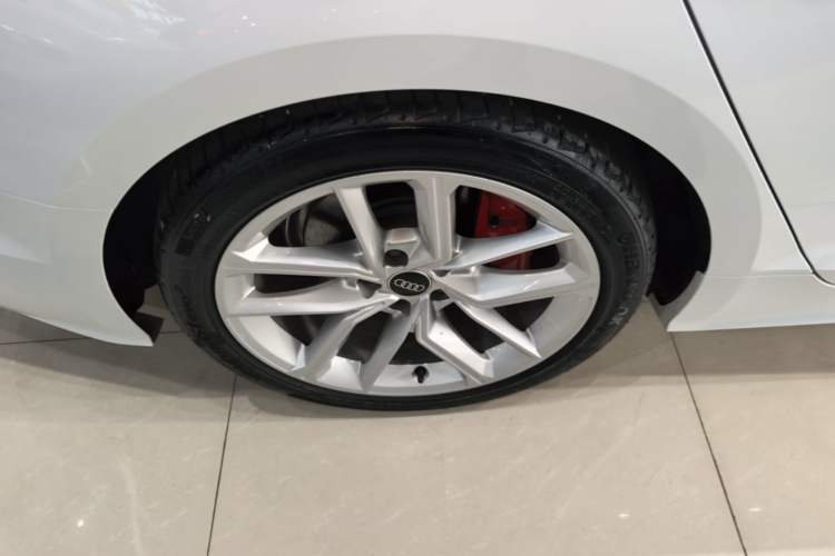 Used Audi A5 2024 Sportback 40 TFSI Fashionable and Dynamic Model Right Rear Wheel Hub