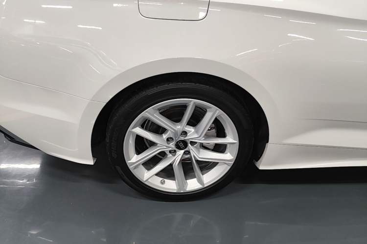 Used Audi A5 2024 Coupe 40 TFSI Fashion Dynamic Model Right Rear Wheel Hub