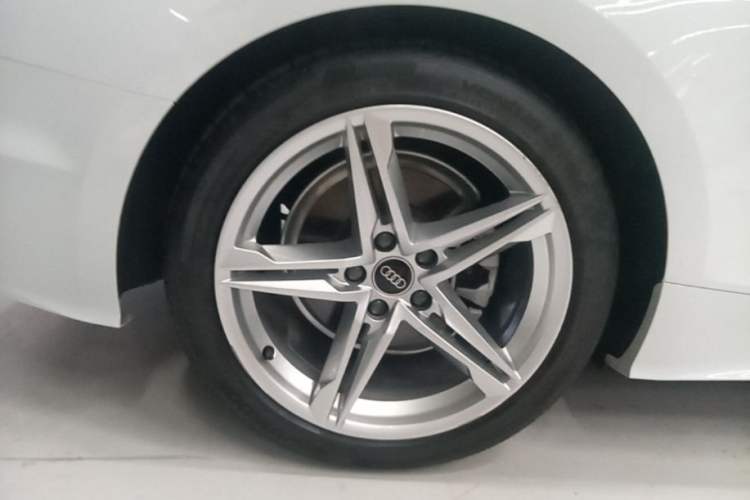 Used Audi A5 2024 Cabriolet 40 TFSI Fashionable and Dynamic Model Right Rear Wheel Hub