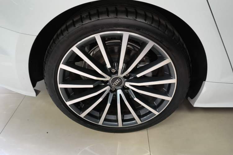 Used Audi A5 2024 Sportback 40 TFSI quattro Luxury Dynamic Model Right Rear Wheel Hub