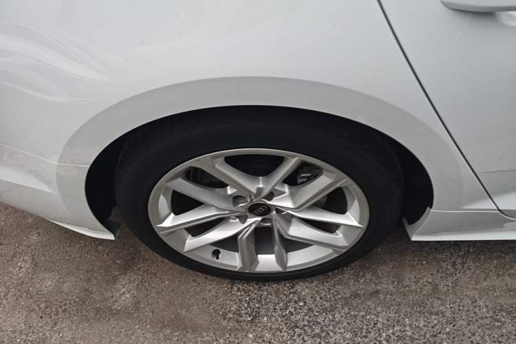 Used Audi A5 2024 Sportback 40 TFSI Fashionable and Dynamic Model Right Rear Wheel Hub