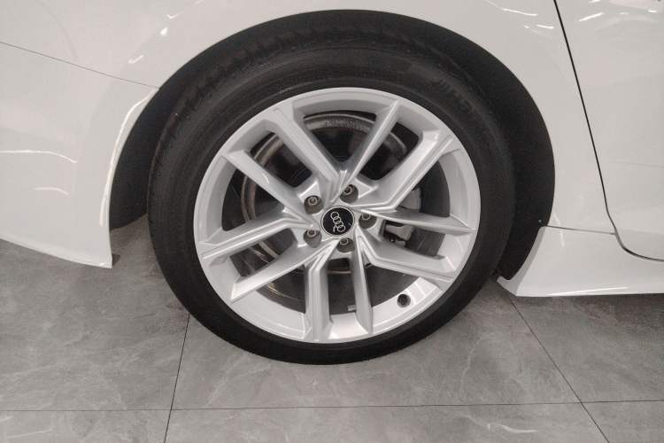 Used Audi A5 2024 Sportback 40 TFSI Fashionable and Dynamic Model Right Rear Wheel Hub