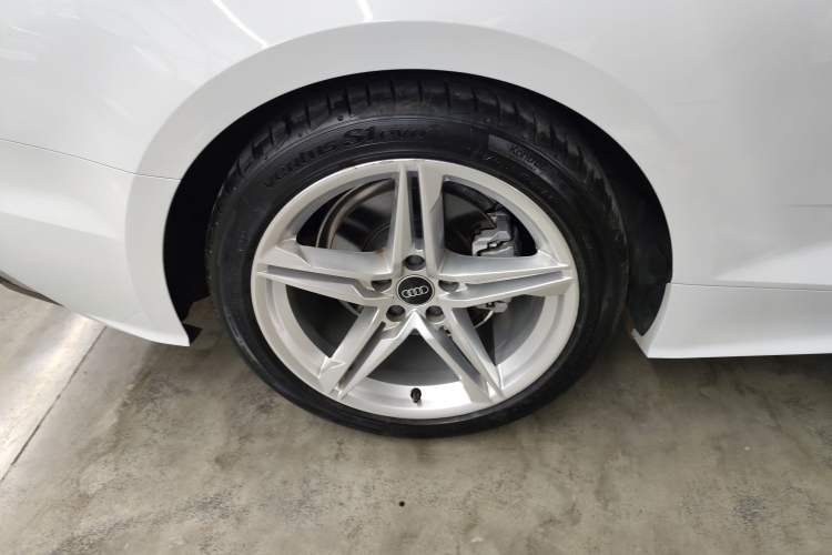 Used Audi A5 2024 Cabriolet 40 TFSI Fashionable and Dynamic Model Right Rear Wheel Hub