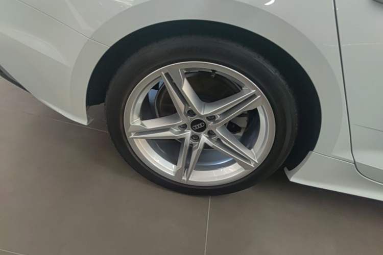 Used Audi A5 2024 Sportback 40 TFSI Fashionable and Dynamic Model Right Rear Wheel Hub