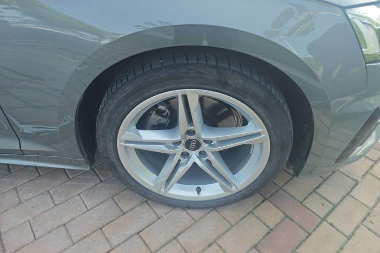 Used Audi A5 2025 Model Sportback Collector’s Edition 40 TFSI Fashionable Dynamic Edition Right Front Wheel Hub