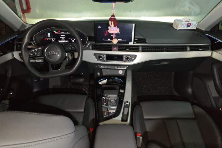 Used Audi A5 2025 Model Sportback Collector’s Edition 40 TFSI Fashionable Dynamic Edition Center Console