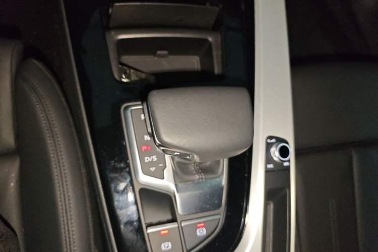 Used Audi A5 2025 Model Sportback Collector’s Edition 40 TFSI Fashionable Dynamic Edition Gear Lever