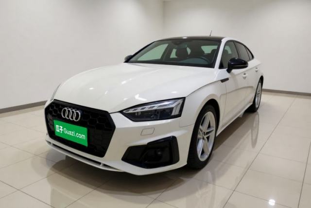 Ojetý Audi A5 2025 Model Sportback Collector’s Edition 40 TFSI Fashionable Dynamic Edition