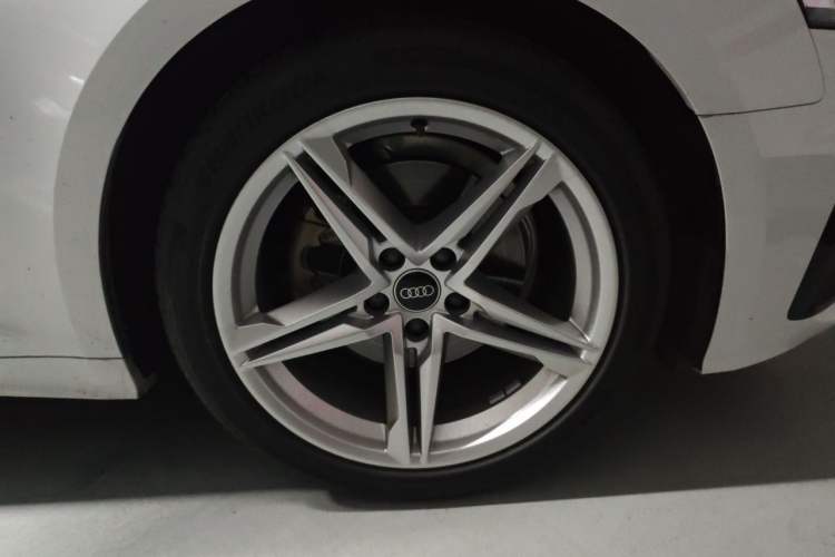 Used Audi A5 2025 Model Sportback Collector’s Edition 40 TFSI Fashionable Dynamic Edition Right Front Wheel Hub