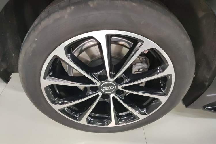 Used Audi A5L 2026 2.0T Sport Right Rear Wheel Hub