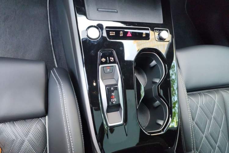 Used Audi A5L 2026 2.0T Navigation Edition Gear Lever
