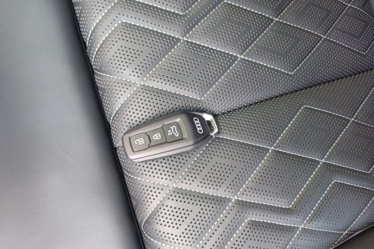 Used Audi A5L 2026 2.0T Navigation Edition Vehicle Key