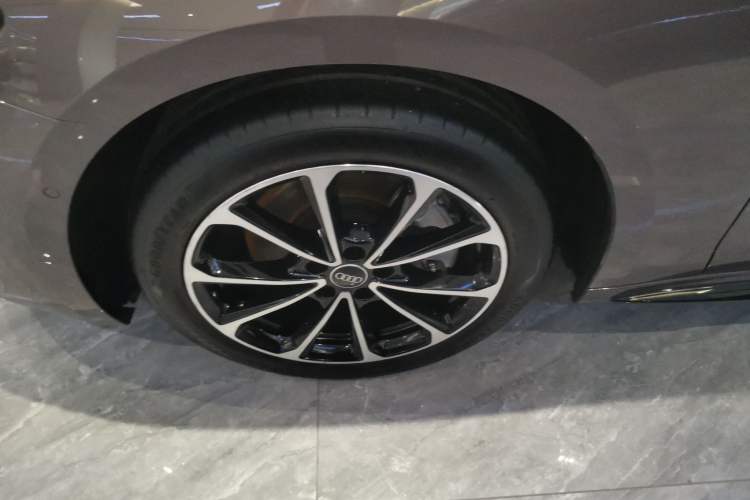 Used Audi A5L 2026 2.0T Sport Plus Left Front Wheel Hub