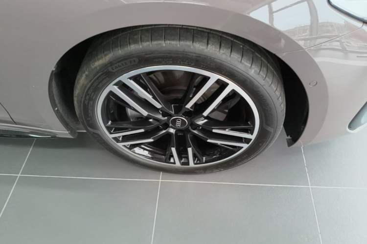 Used Audi A5L 2026 2.0T Sport Plus Right Front Wheel Hub