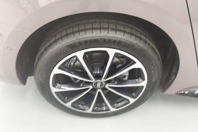 Used Audi A5L 2026 2.0T Sport Plus Right Rear Wheel Hub