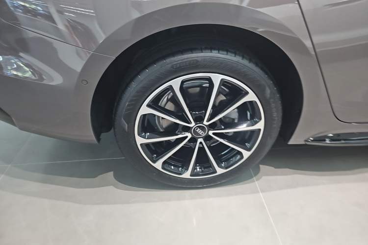 Used Audi A5L 2026 2.0T Sport Right Rear Wheel Hub
