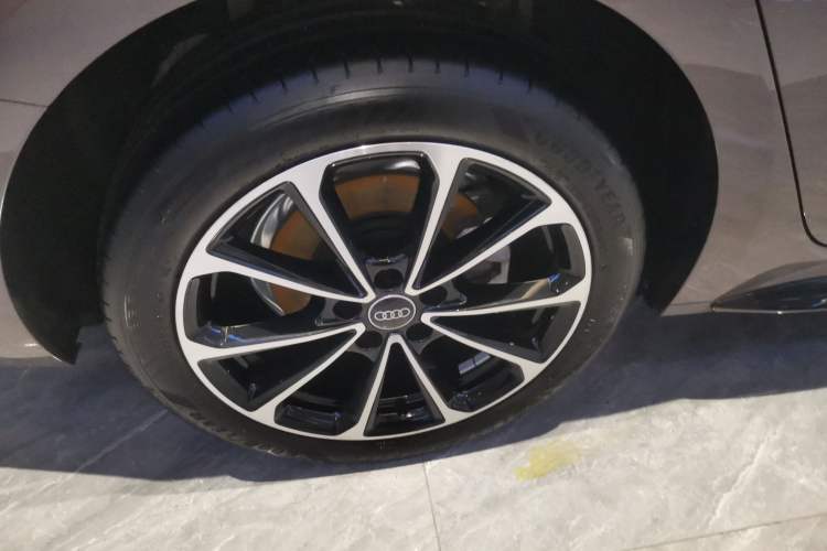 Used Audi A5L 2026 2.0T Sport Plus Right Rear Wheel Hub