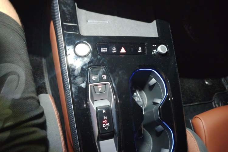 Used Audi A5L 2026 2.0T Sport Plus Gear Lever