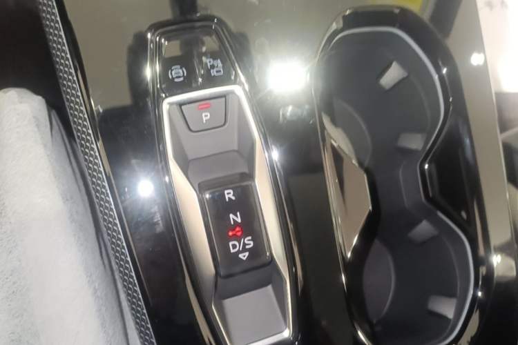 Used Audi A5L 2026 2.0T Sport Plus Gear Lever