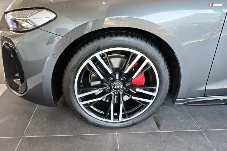 Used Audi A5L 2026 2.0T Sport quattro Left Front Wheel Hub