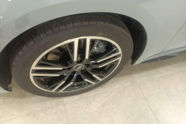 Used Audi A5L 2026 2.0T Sport Plus Left Front Wheel Hub