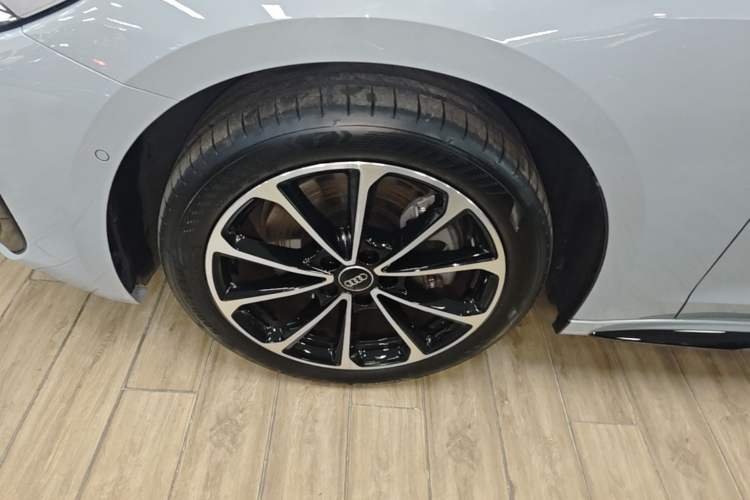 Used Audi A5L 2026 2.0T Sport Plus Left Front Wheel Hub