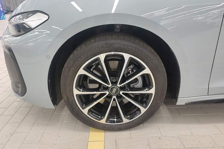 Used Audi A5L 2026 2.0T Sport Plus Left Front Wheel Hub