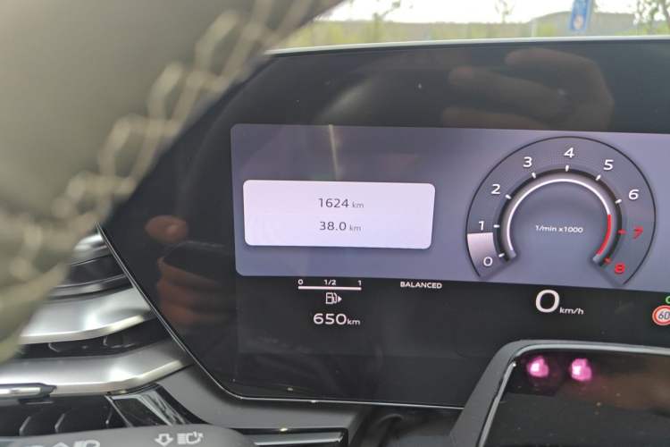 Used Audi A5L 2026 2.0T Navigation Edition Odometer Close Up