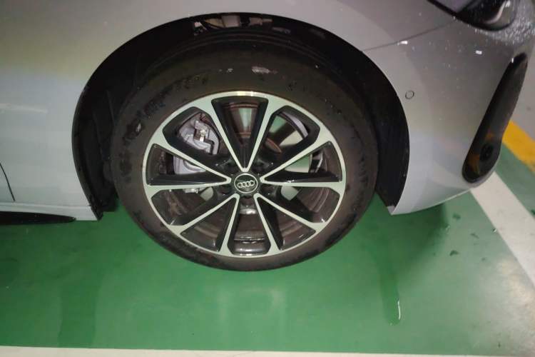 Used Audi A5L 2026 2.0T Sport Plus Right Front Wheel Hub