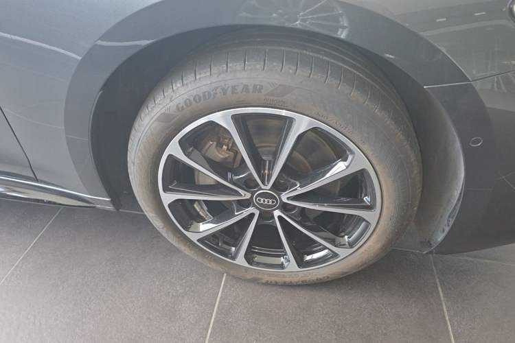 Used Audi A5L 2026 2.0T Sport Plus Right Front Wheel Hub