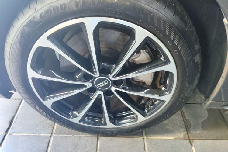 Used Audi A5L 2026 2.0T Sport Plus Right Front Wheel Hub