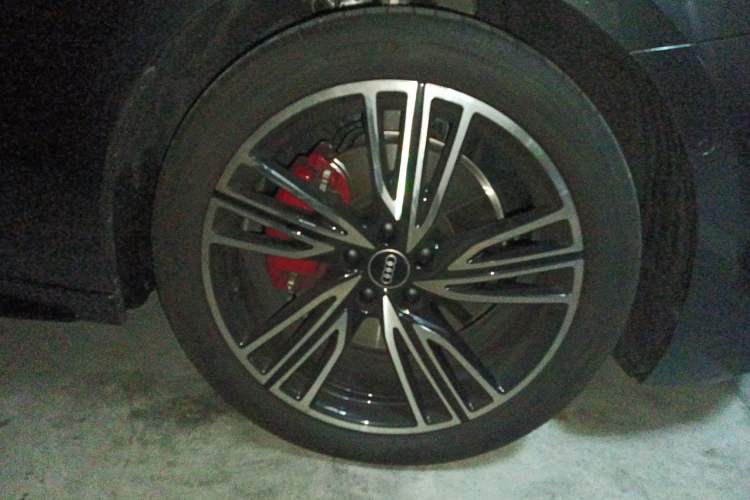 Used Audi A5L 2026 2.0T Ignite Starry Edition Right Front Wheel Hub