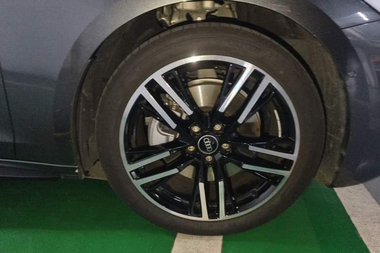 Used Audi A5L 2026 2.0T Sport Plus Right Front Wheel Hub