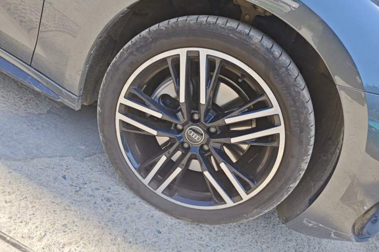 Used Audi A5L 2026 2.0T Sport Plus Right Front Wheel Hub