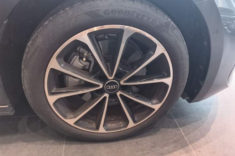 Used Audi A5L 2026 2.0T Sport Plus Right Front Wheel Hub