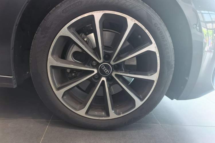 Used Audi A5L 2026 2.0T Sport Plus Right Front Wheel Hub